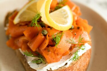 Łosoś wędzony w ciąży - czy można i jest bezpieczny?